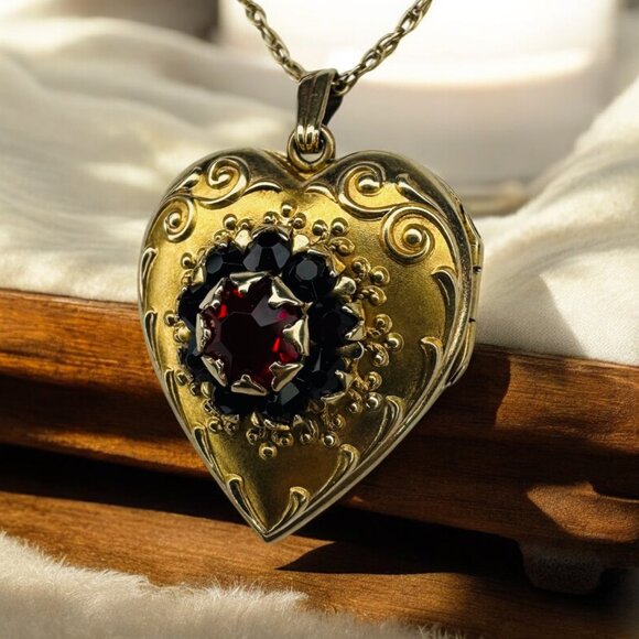 Unbranded Jewelry - ANTIQUE- 14K Gold- Bohemian Garnet Heart Locket Necklace -17"-Victorian- 4.7g
